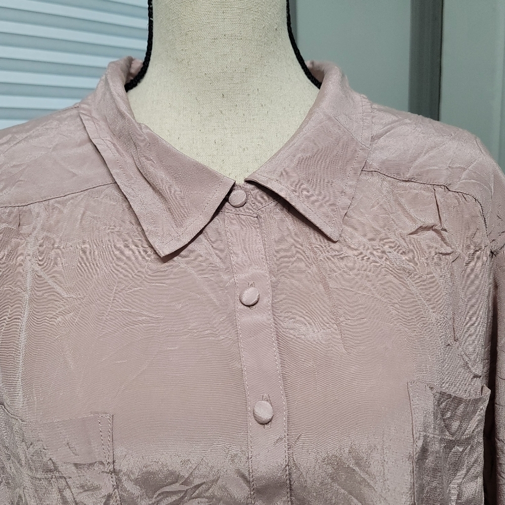 Torrid MADISON - FAWN CREPE BUTTON FRONT BLOUSE plus size 4 - Picture 5 of 10
